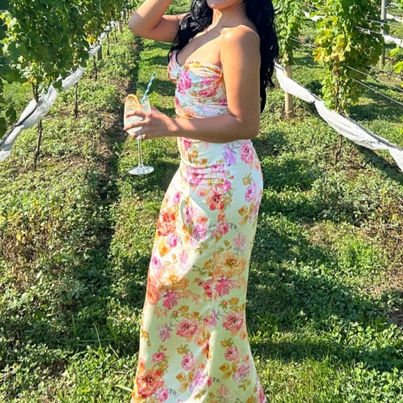 House of CB Josefina dress in ivory floral - Picture 3 of 3